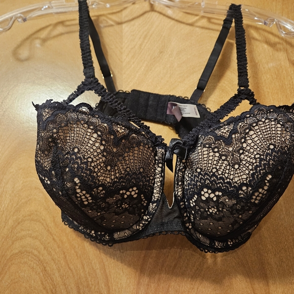 Adore Me Elegant Black Lace Bra - Picture 3 of 7